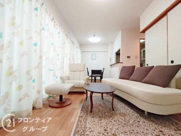 エンブレイス姫路市役所南 中古マンション(リビング)