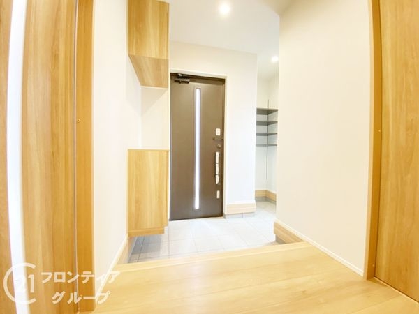 姫路市花田町小川 新築一戸建て 1号棟(玄関)