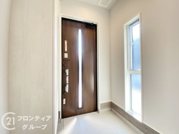姫路市花田町小川 新築一戸建て 4号棟(玄関)