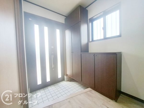 姫路市飾磨区阿成中垣内の中古一戸建て(玄関)