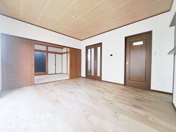 姫路市飾磨区阿成中垣内の中古一戸建て(リビング)