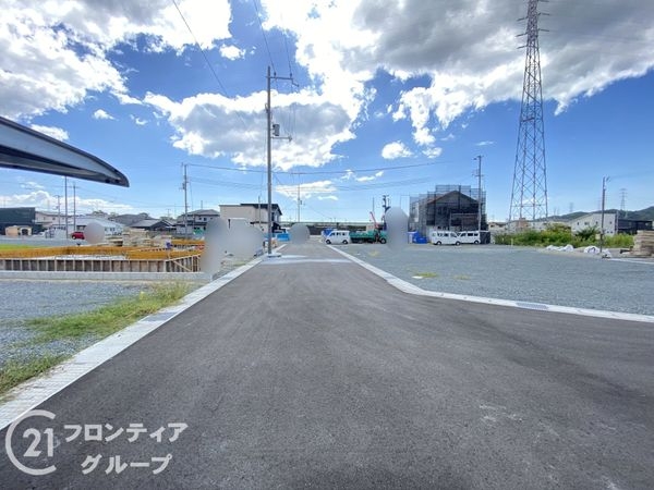 姫路市奥山 新築一戸建て 4期 1号棟(前面道路含む現地写真)