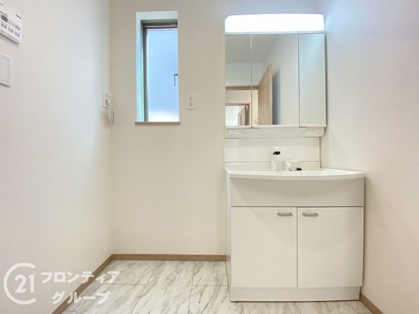 三木市志染町青山１丁目　新築一戸建て　２号棟