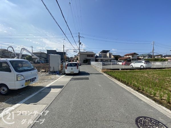 加古川市平岡町土山 新築一戸建て 第114号棟(前面道路含む現地写真)