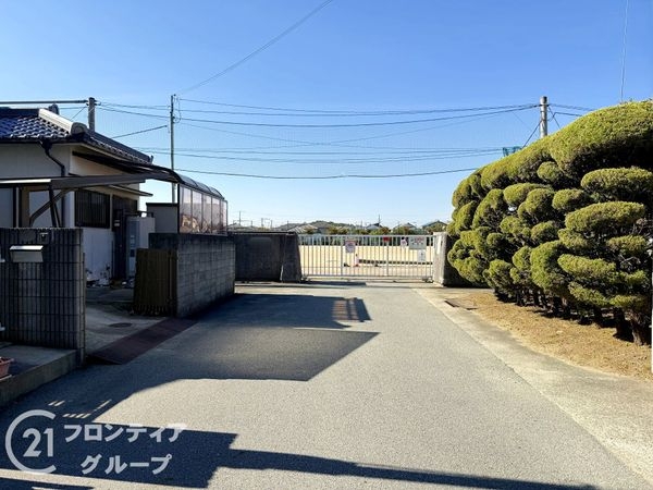 姫路市御国野町御着の中古一戸建て(前面道路含む現地写真)