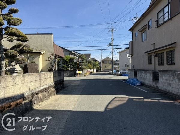 姫路市御国野町御着の中古一戸建て(前面道路含む現地写真)