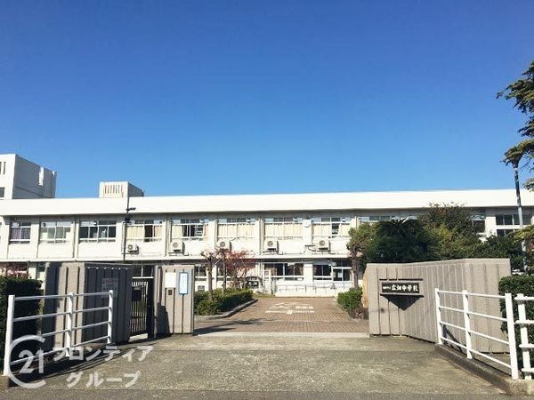 姫路市広畑区小坂の中古一戸建て(姫路市立広畑中学校)
