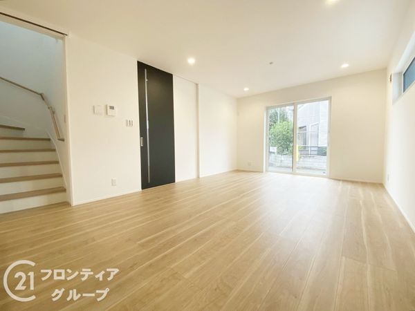 加古川市加古川町中津　新築一戸建て　２号棟