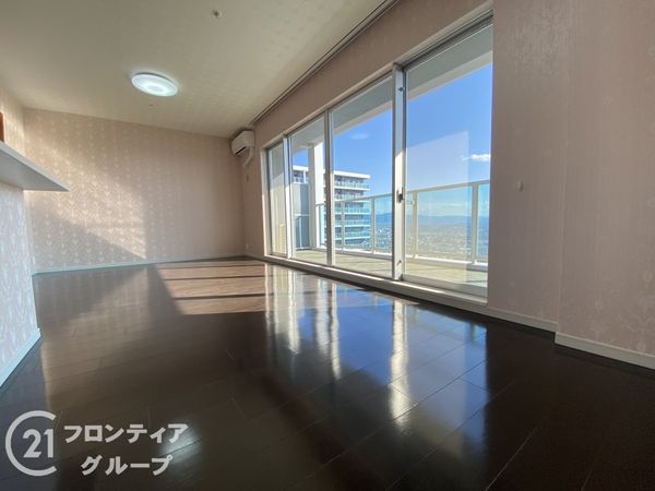 メガシティタワーズ　ザ・ウエスト　中古マンション