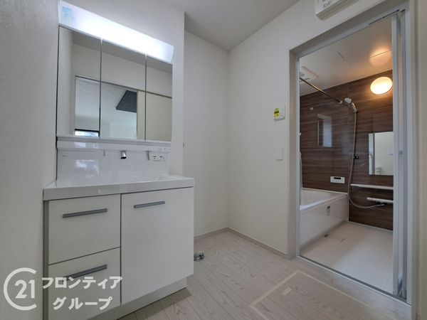 東大阪市菱屋西５丁目　新築一戸建て　１期　２号棟