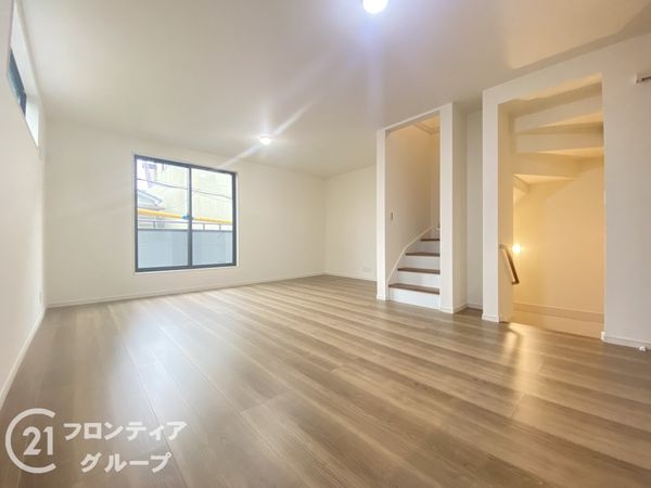 東大阪市新鴻池町　新築一戸建て　全１区画