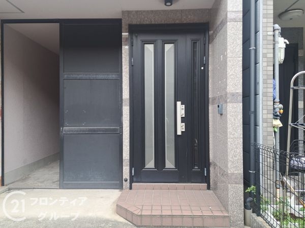 東大阪市柏田西1丁目の中古一戸建て(玄関)