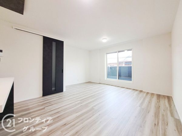 八尾市南植松町5丁目 新築一戸建て(リビング)