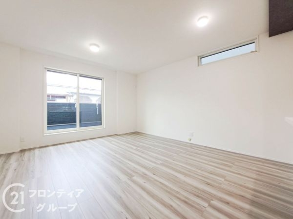 八尾市南植松町5丁目 新築一戸建て(リビング)