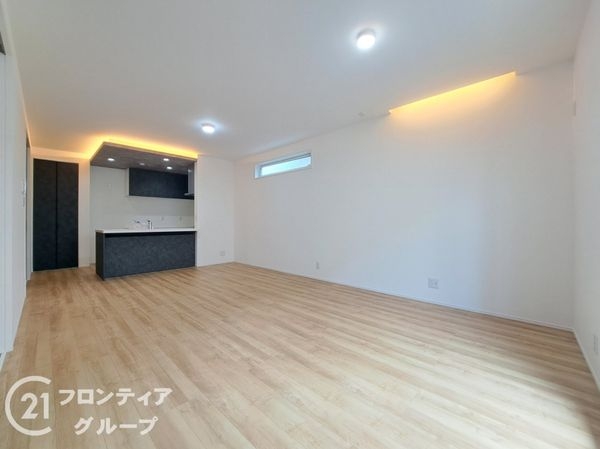 八尾市高美町2丁目 新築一戸建て(リビング)