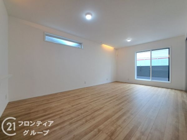八尾市高美町2丁目 新築一戸建て(リビング)