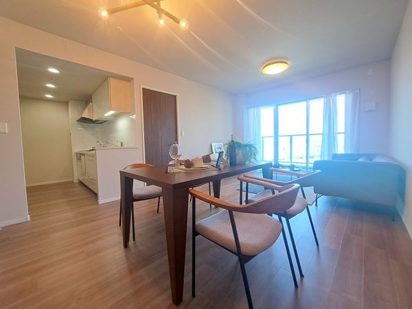 メガシティタワーズ ザ・イースト 中古マンション(リビング)