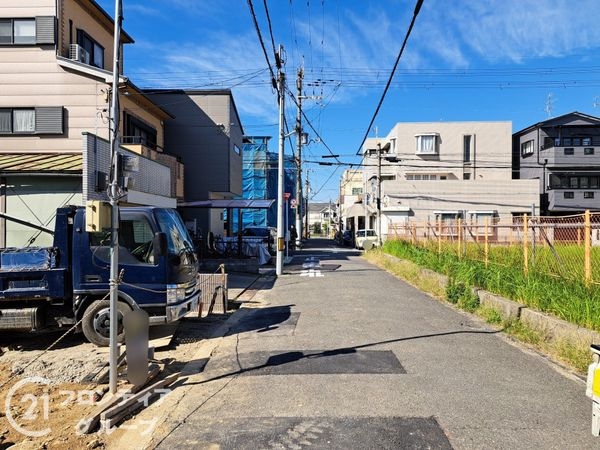 東大阪市菱屋西1丁目 新築一戸建て 1号棟(前面道路含む現地写真)
