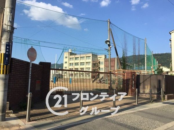 東大阪市山手町の中古一戸建て(東大阪市立枚岡中学校)
