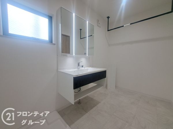 東大阪市若江西新町３丁目　新築一戸建て　A号棟
