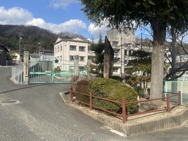 竹原市新庄町の中古一戸建て(竹原市立荘野小学校)