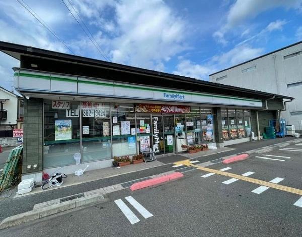 ハウスウエスト(ファミリーマート西京御陵溝浦店)