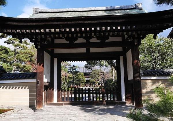 カスティーヨ東山(建仁寺勅使門)