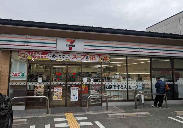 伏見区深草願成町　1号棟(セブンイレブン京阪鳥羽街道駅前店)