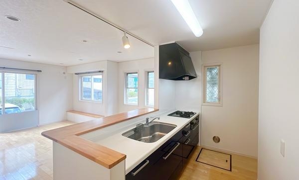 藤沢市片瀬４丁目戸建