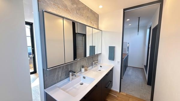 Charme　Roger　七里ガ浜二丁目III