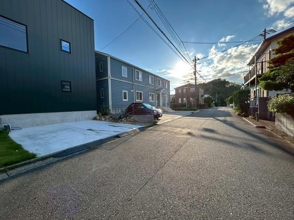 葉山町長柄 新築戸建(前面道路含む現地写真)