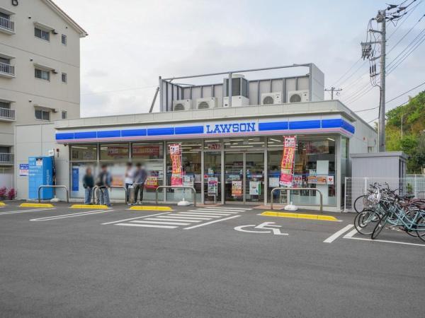 新松戸ハイツ(ローソン新松戸北一丁目店)