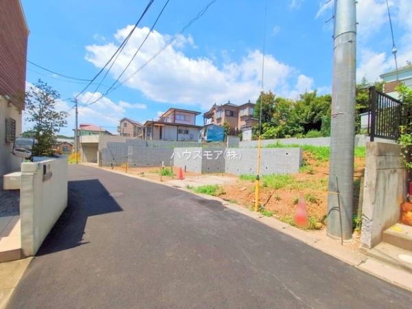 流山市松ケ丘5丁目 2号棟 新築戸建(前面道路含む現地写真)