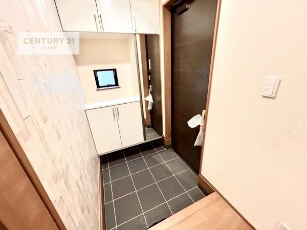 松戸市栄町7丁目 新築戸建(玄関)