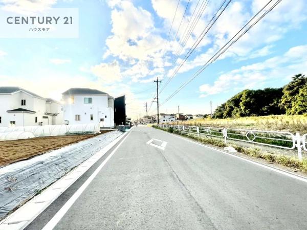 松戸市古ケ崎4丁目 B号棟 新築戸建(前面道路含む現地写真)