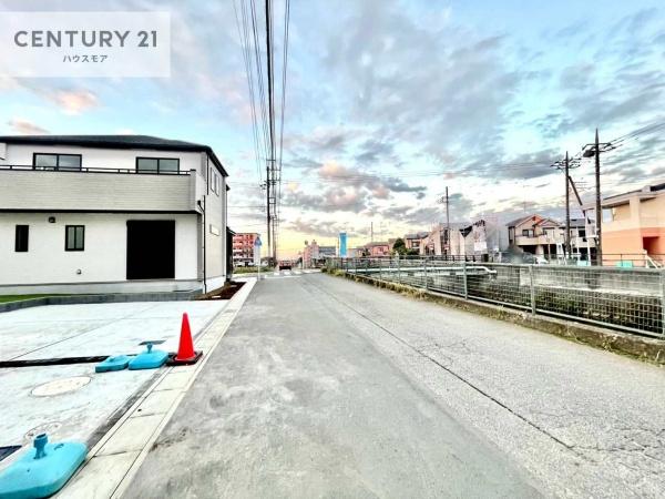 松戸市古ケ崎4丁目 H号棟 新築戸建(前面道路含む現地写真)