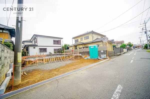 牛久市栄町2丁目 新築戸建て(前面道路含む現地写真)
