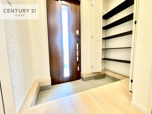 松戸市八ケ崎緑町 2号棟 新築戸建て(玄関)
