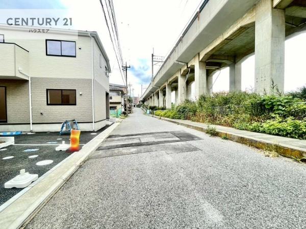 松戸市八ケ崎緑町 2号棟 新築戸建て(前面道路含む現地写真)