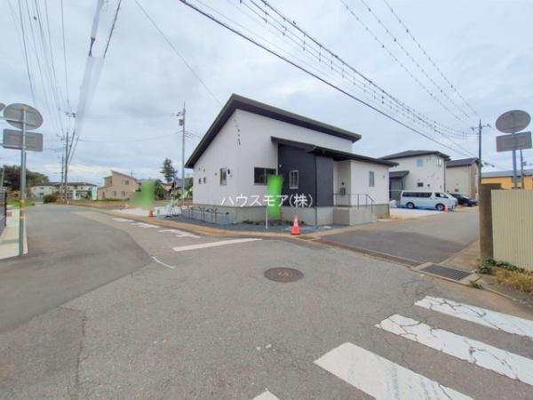 牛久市牛久町 1号棟 新築戸建(前面道路含む現地写真)