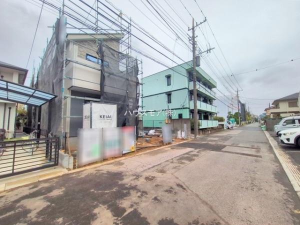 松戸市西馬橋広手町 1号棟 新築戸建(前面道路含む現地写真)