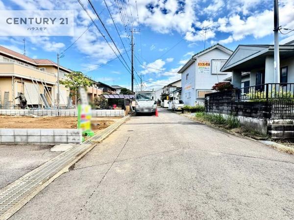 牛久市刈谷町4丁目 新築戸建て(前面道路含む現地写真)