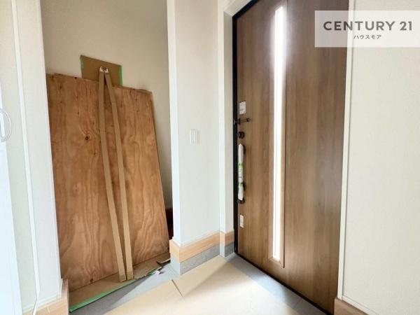 柏市西原4丁目 2号棟 新築戸建(玄関)