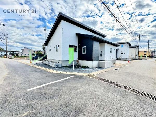 牛久市牛久町 1号棟 新築戸建(前面道路含む現地写真)