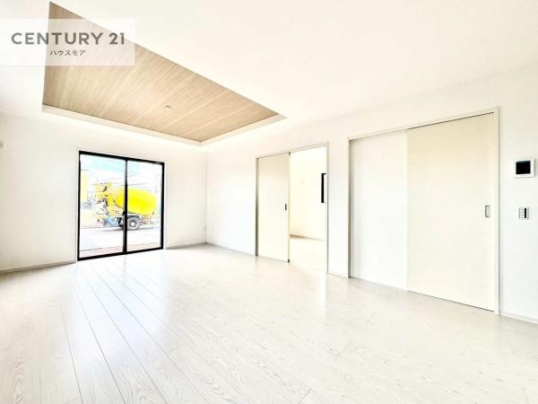 牛久市牛久町 5号棟 新築戸建(リビング)