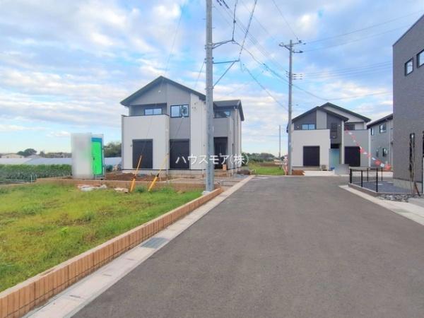 柏市大室 1号棟 新築戸建(前面道路含む現地写真)