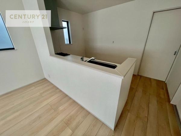 土浦市中高津2丁目　B号棟　新築戸建