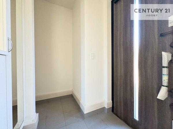 柏市酒井根2丁目 新築戸建て(玄関)