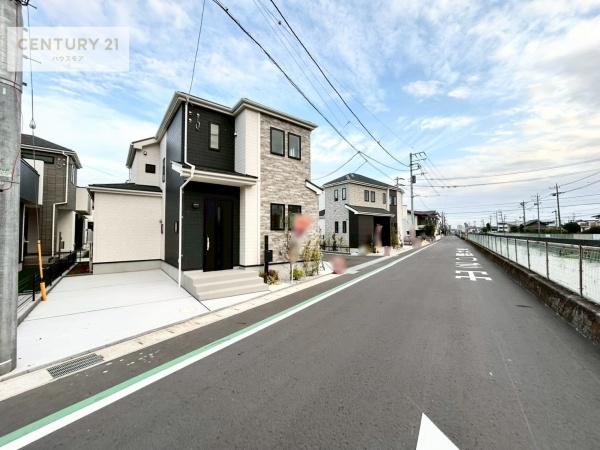 松戸市栄町8丁目 B号棟 新築戸建(前面道路含む現地写真)