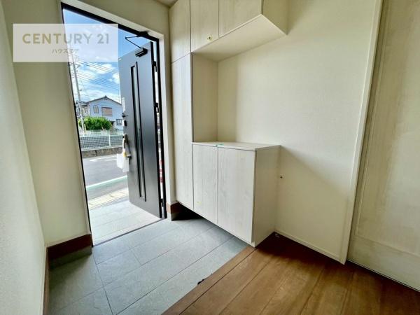 松戸市栄町8丁目 H号棟 新築戸建(玄関)